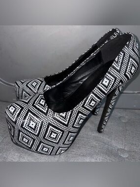 Black & White Geometric Platform Stiletto Pumps